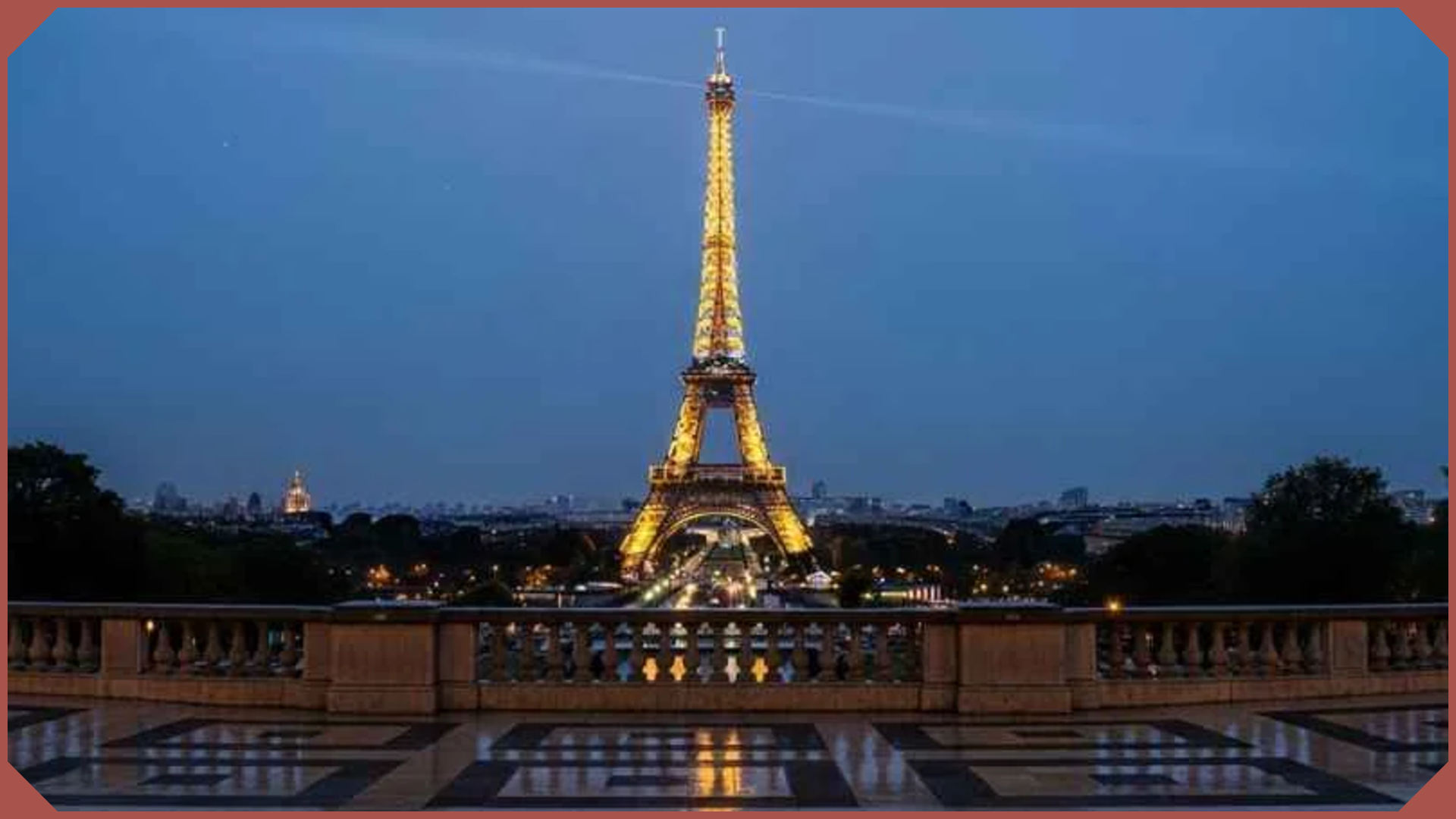 PlayBattleSquare Exploring Paris After Dark